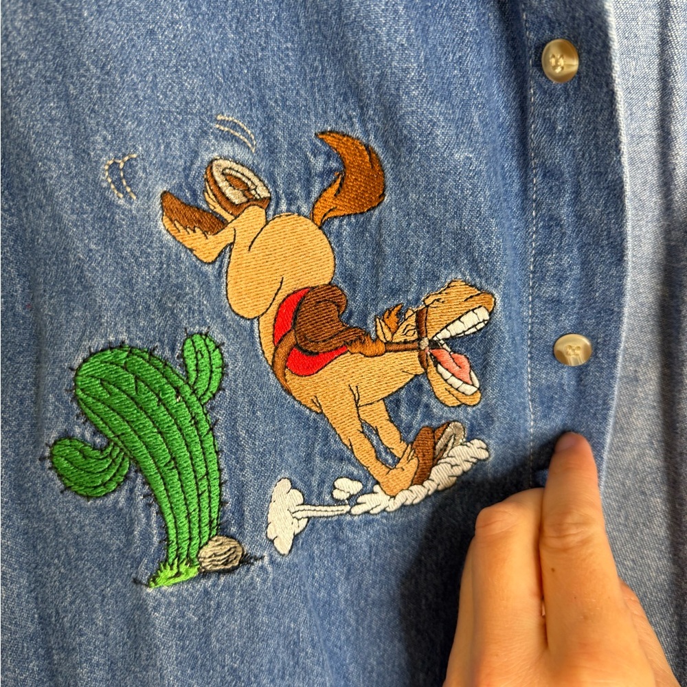 VINTAGE Disney Shirt %100 cotton sz m Blue Denim goofyEmbroidered Button Up 90s - Picture 6 of 12